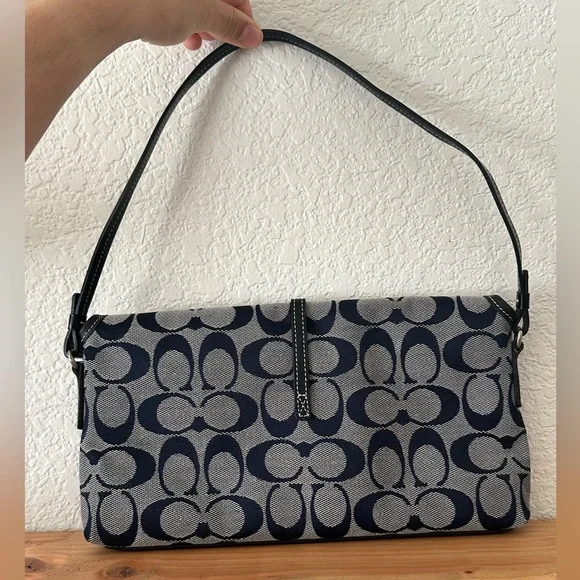 Vintage Coach Signature Sufflette Hand Bag in Navy and Black Leather - Picture 3 of 11